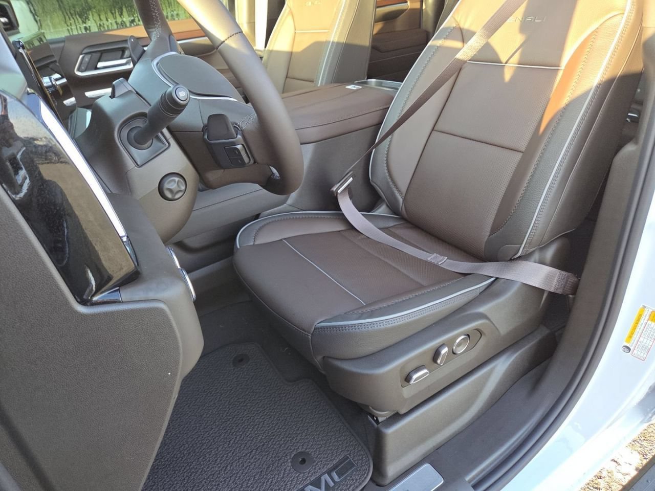 New 2026 Glacier White Tricoat GMC Denali image 29