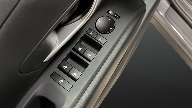 Used 2025 Hampton Gray Hyundai SEL Convenience image 21