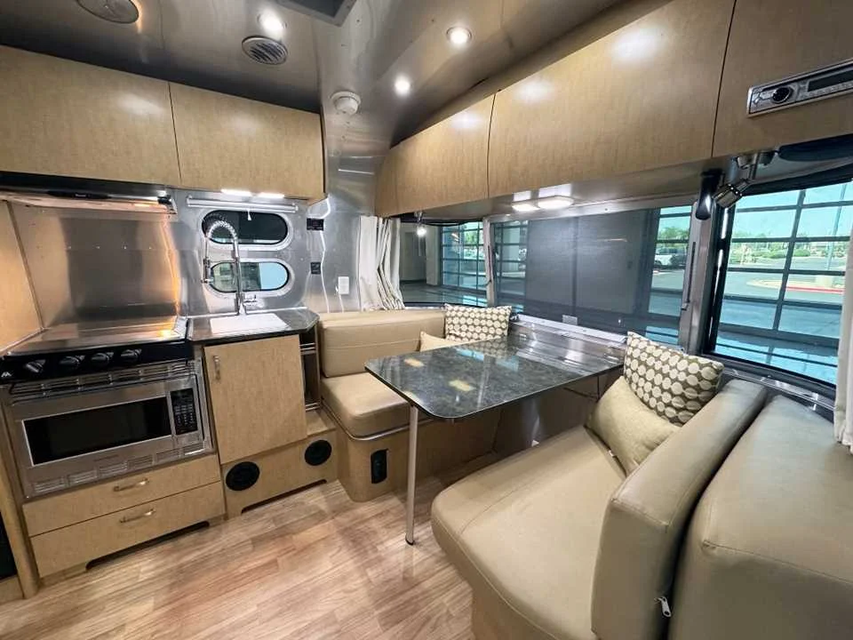 Used 2017 SILVER AIRSTREAM  image 8