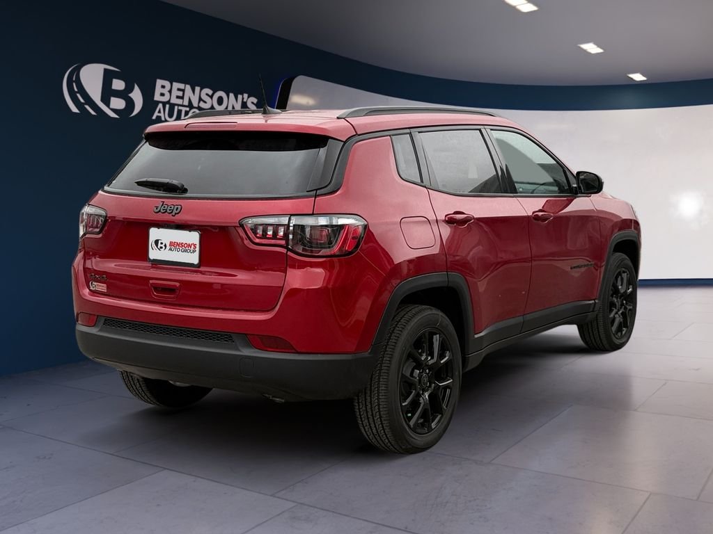 New 2026 Red Hot Pearl-Coat Exterior Paint Jeep Latitude image 5