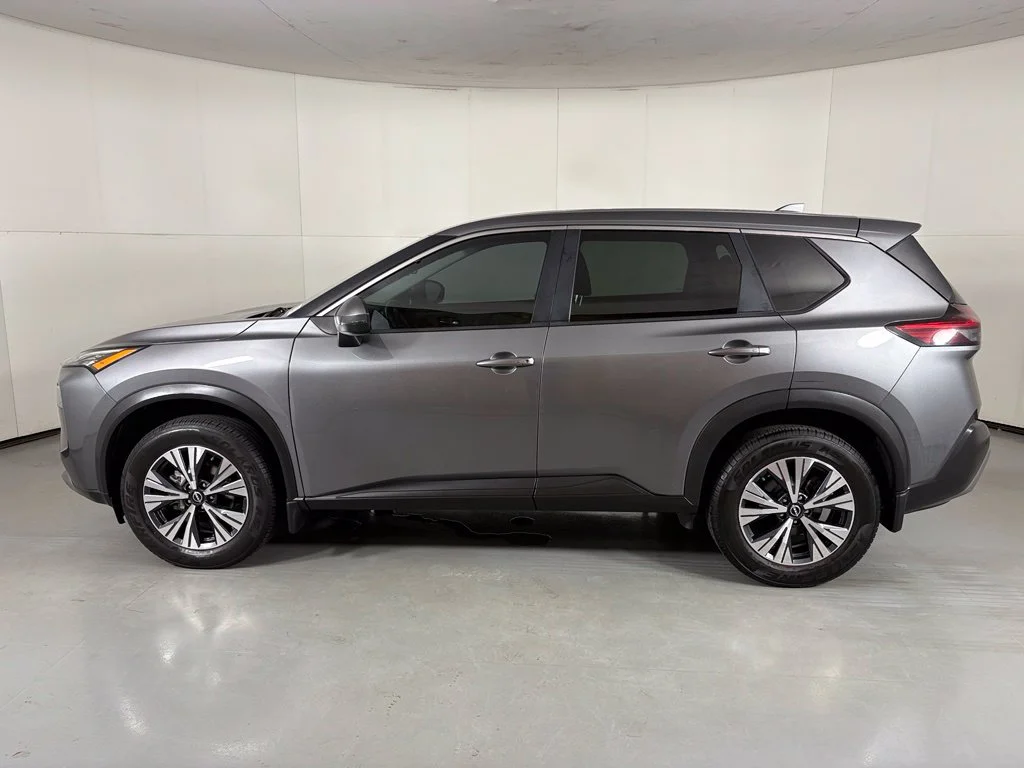 Used 2022 Gray Nissan SV image 5