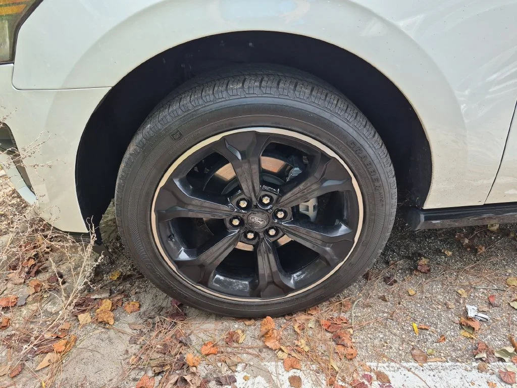 Used 2023 White Ford Limited image 6