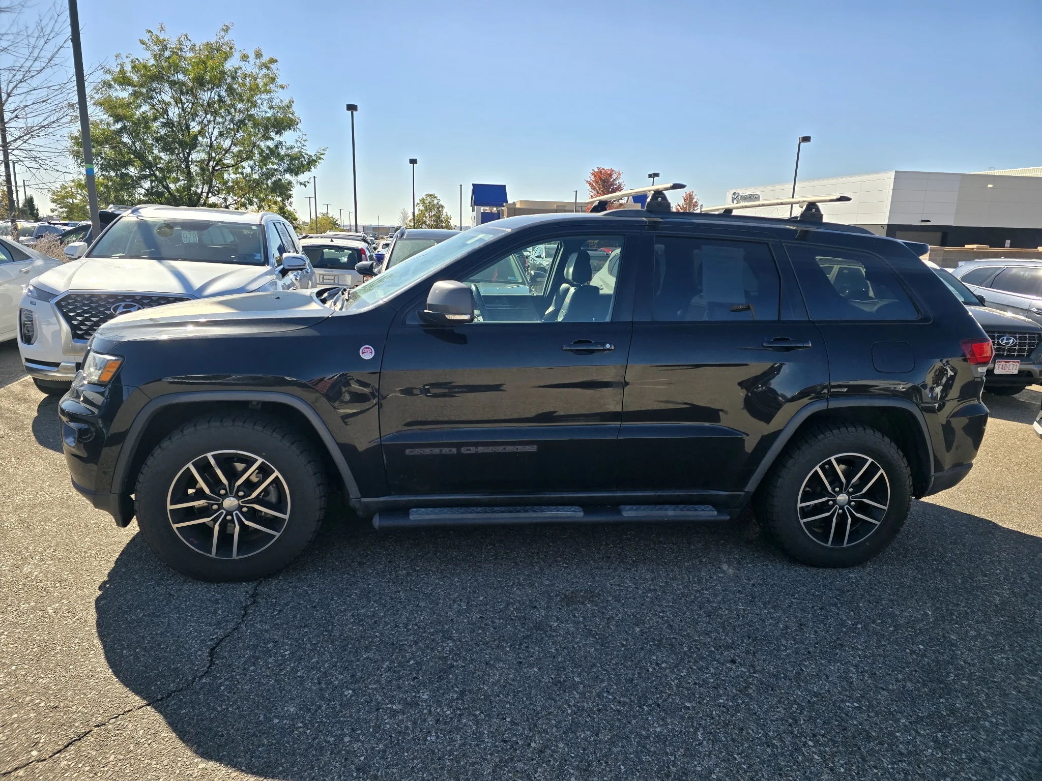 Used 2018 Diamond Black Crystal Pearlcoat Jeep Trailhawk image 2