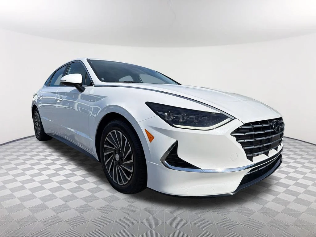 Used 2023 White Hyundai SEL image 3