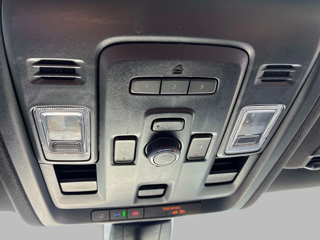 Used 2022 Black GMC SLT image 40