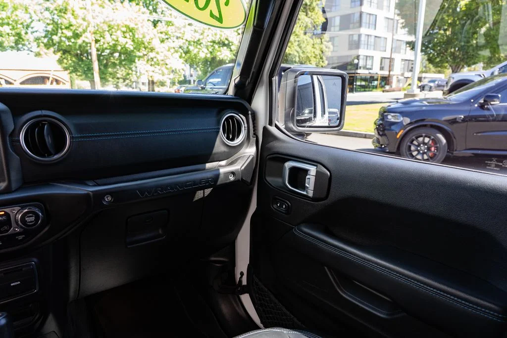 Used 2023 White Jeep Rubicon 4xe image 11