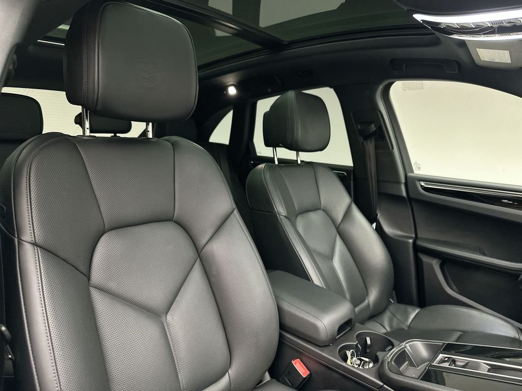 Used 2024 Jet Black Metallic Porsche Base image 18