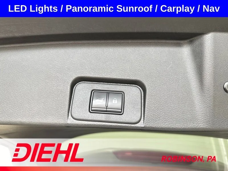 Used 2021 Gold Nissan Platinum image 11