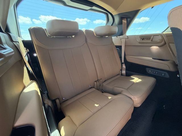 New 2026 Santorini Black Land Rover SE image 17