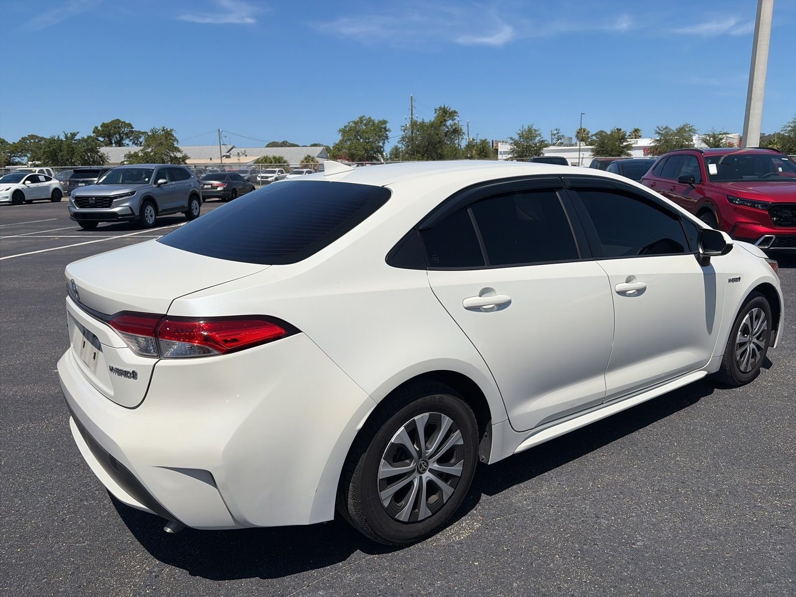 Used 2020 White Toyota LE image 7