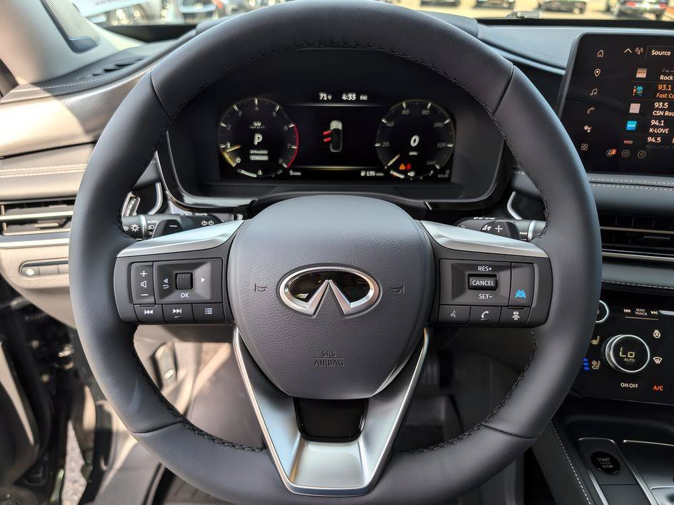 Certified Used 2026 Mineral Black INFINITI LUXE image 13