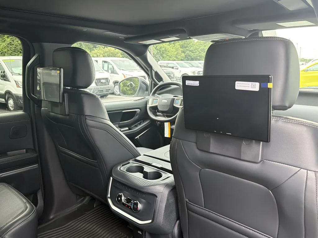 New 2027 White Ford Platinum image 18