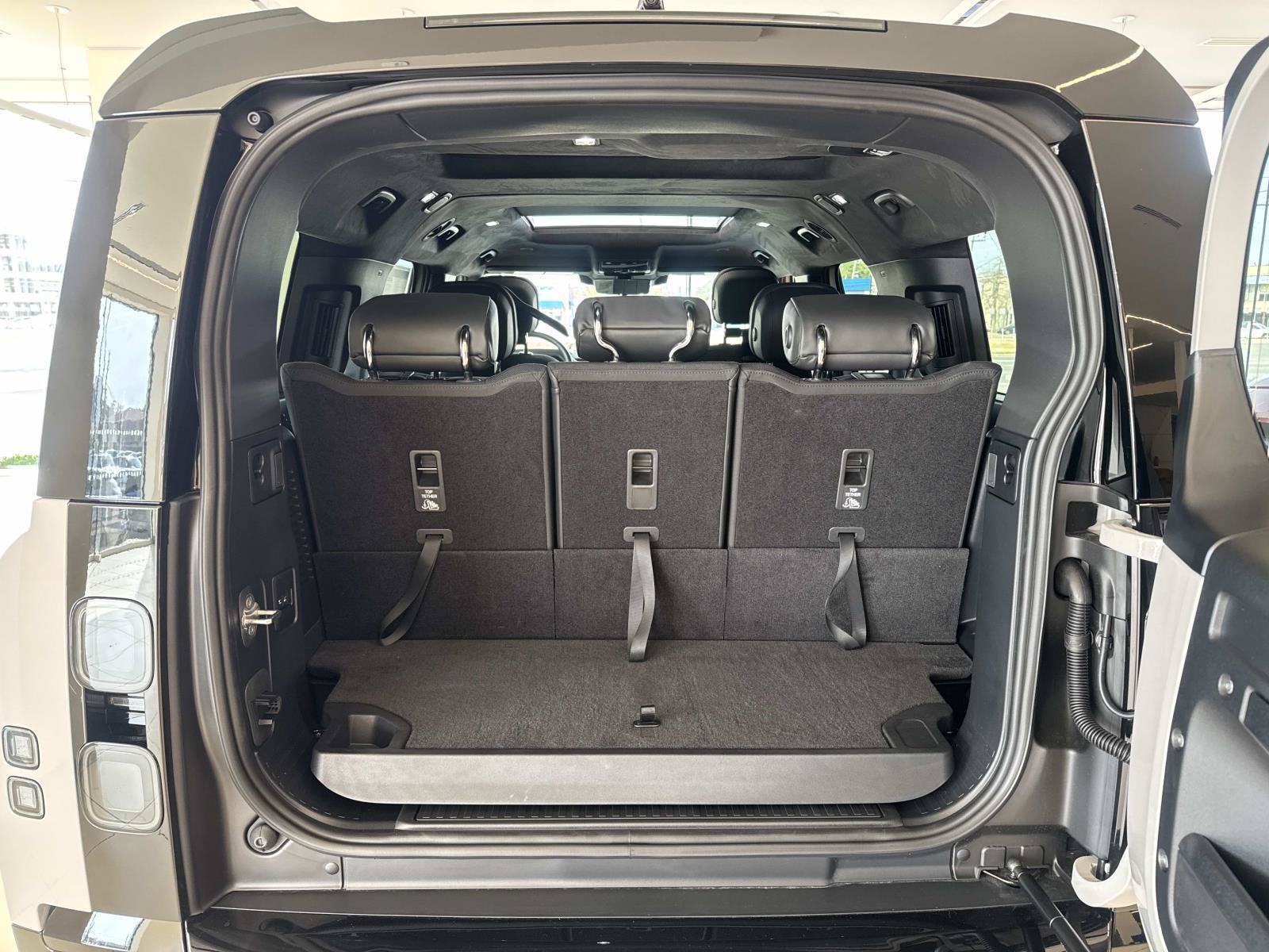 2026 Land Rover Defender X - Photo 7