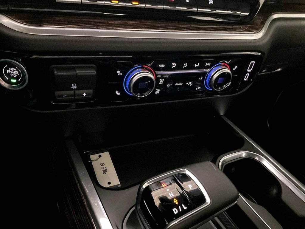 Used 2025 White GMC Elevation image 27