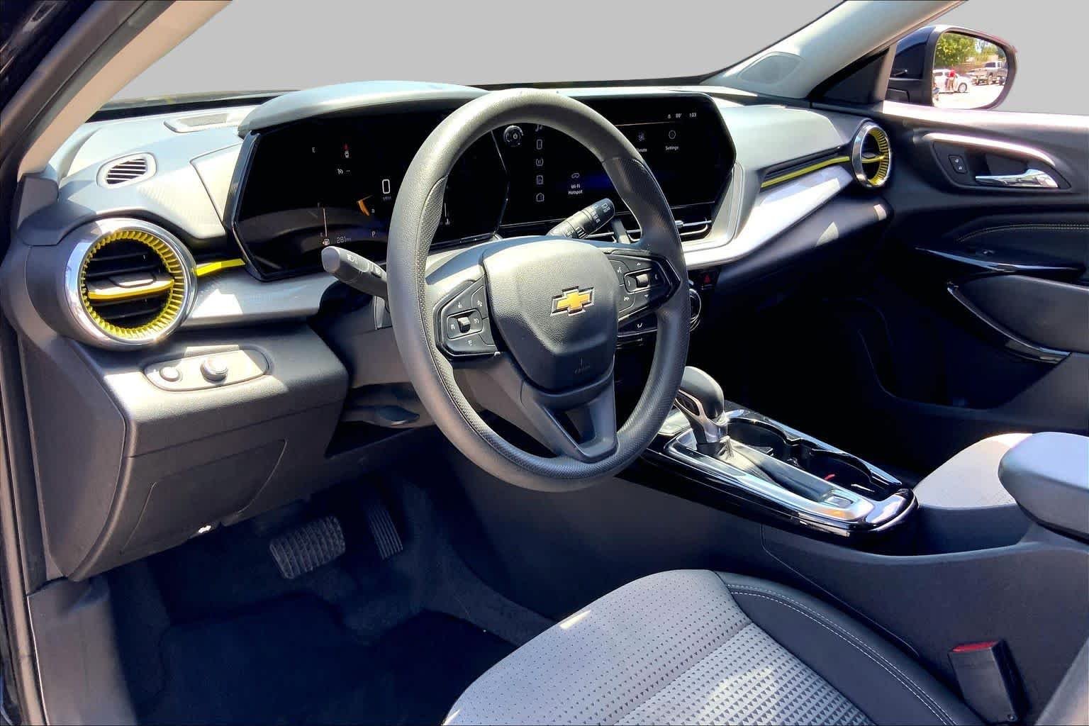 Used 2025 Mosaic Black Metallic Chevrolet LT image 17