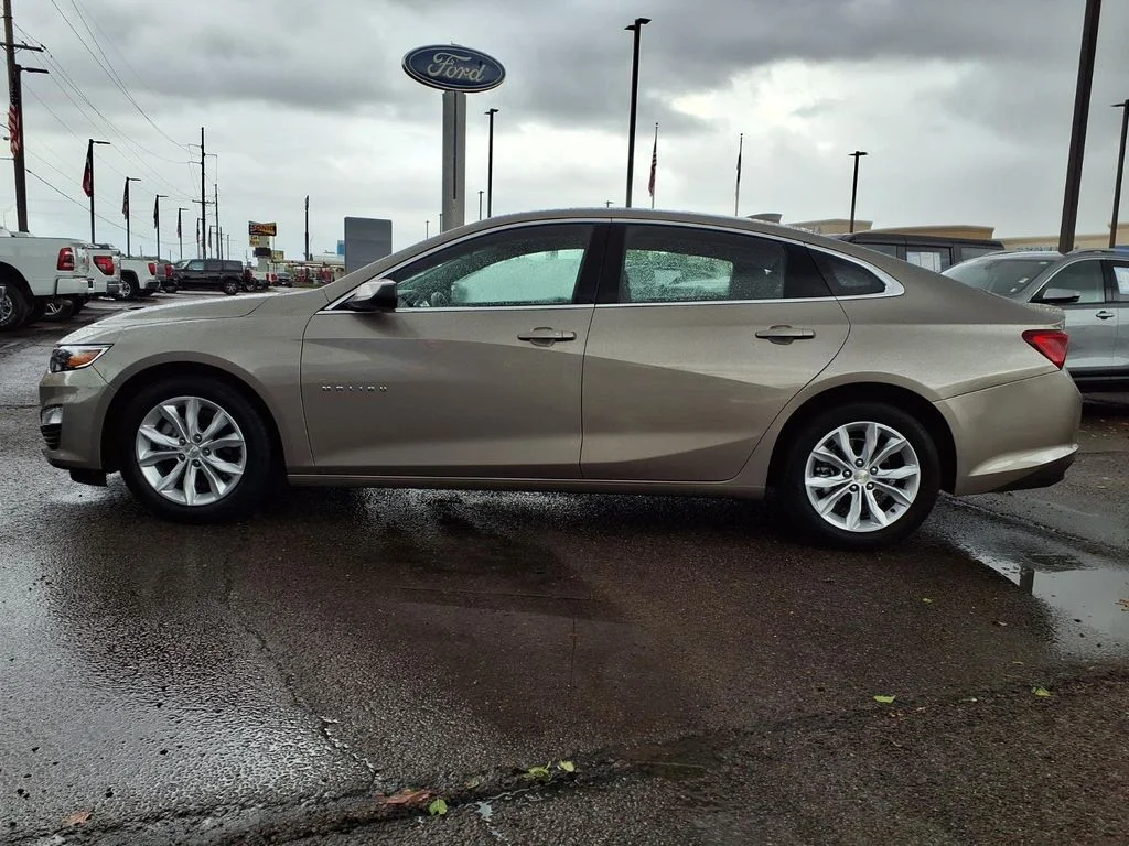 Used 2025 Gray Chevrolet LT image 18