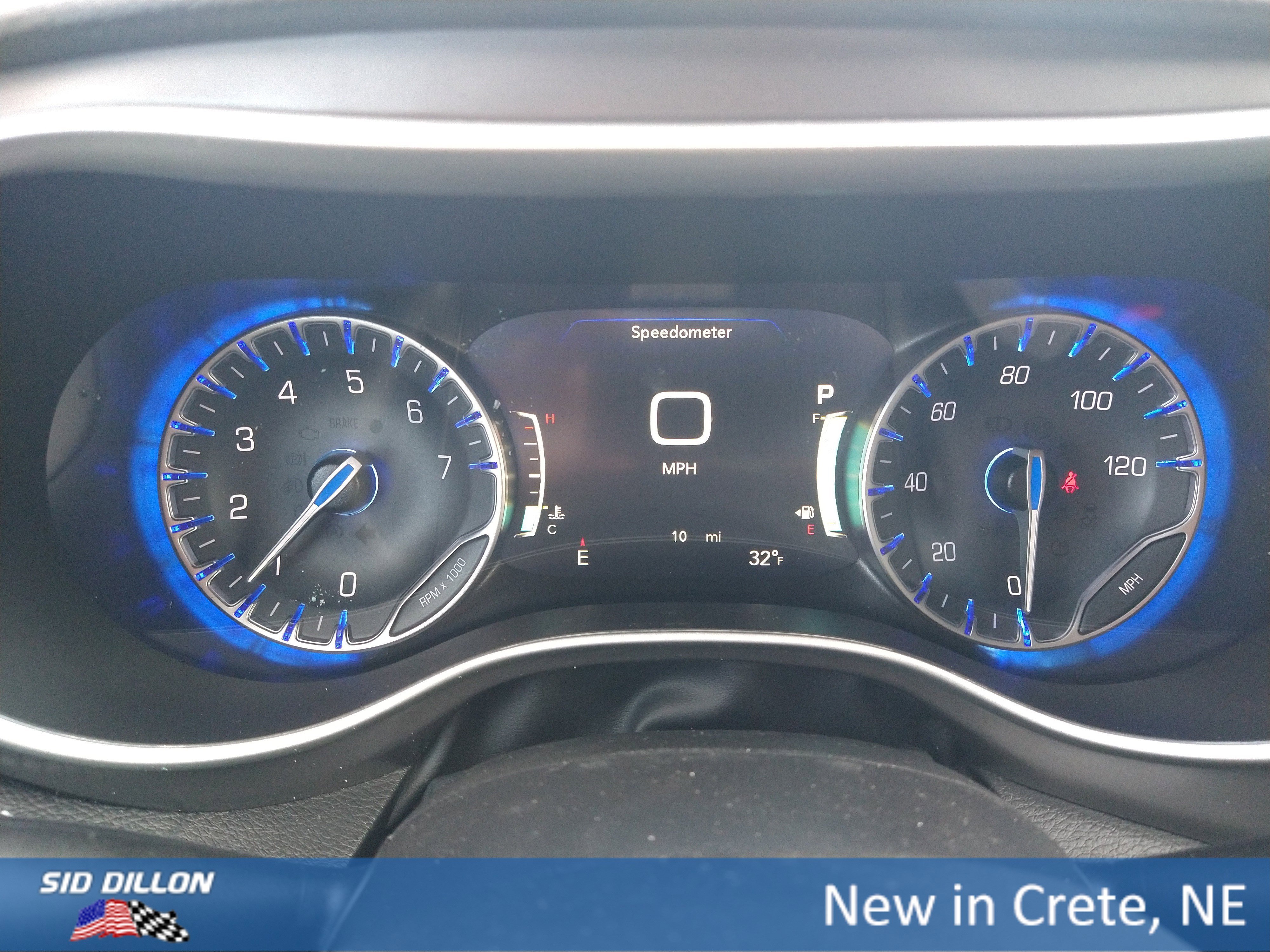 New 2026 Bright White Clear-Coat Exterior Paint Chrysler Select image 18