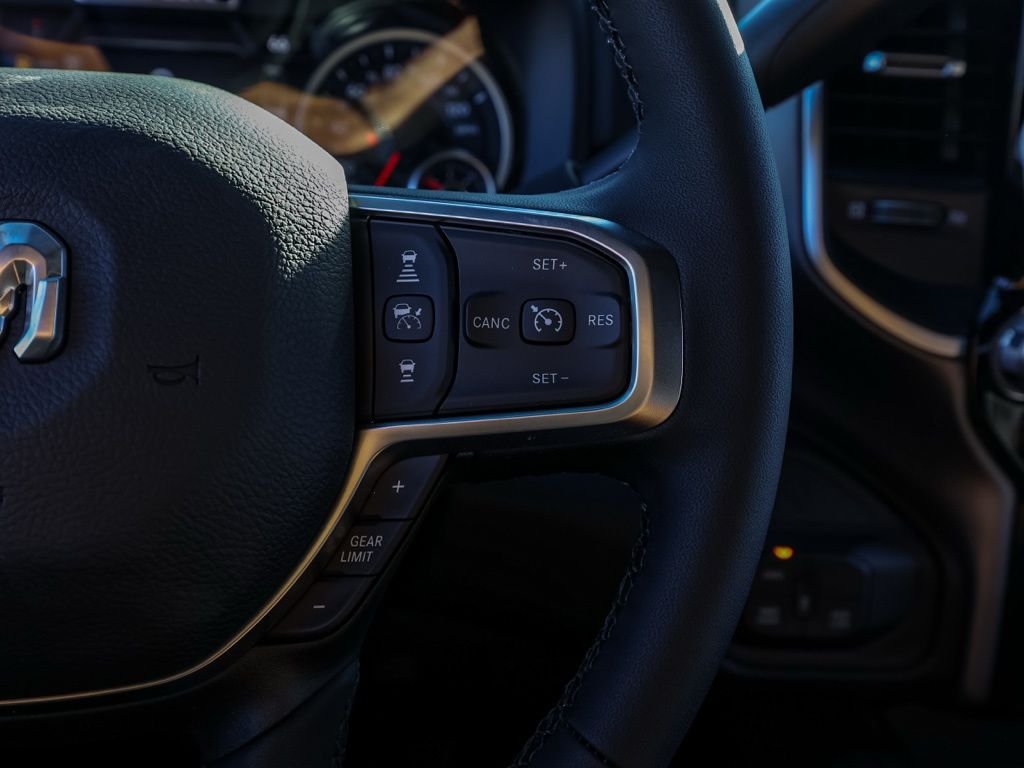 New 2026 Diamond Black Crystal Pearl-Coat Exterior Paint RAM Big Horn Night Edition image 24