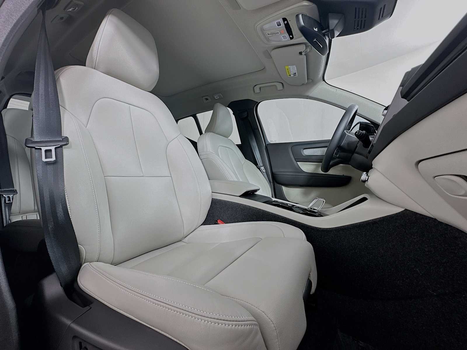 Used 2026 Aurora Silver Volvo Ultra image 27