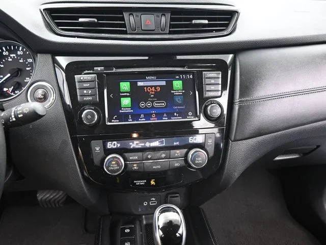 Used 2020 Blue Nissan SL image 23