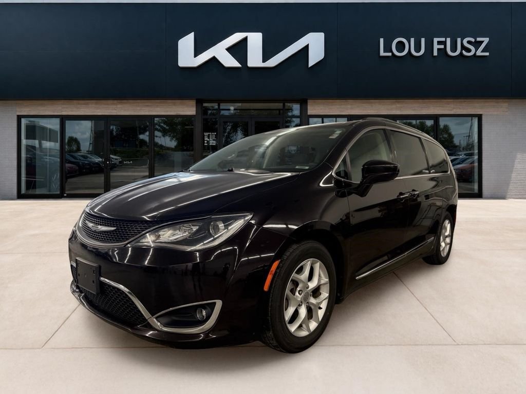 Used 2018 Red Chrysler Touring L Plus image 1