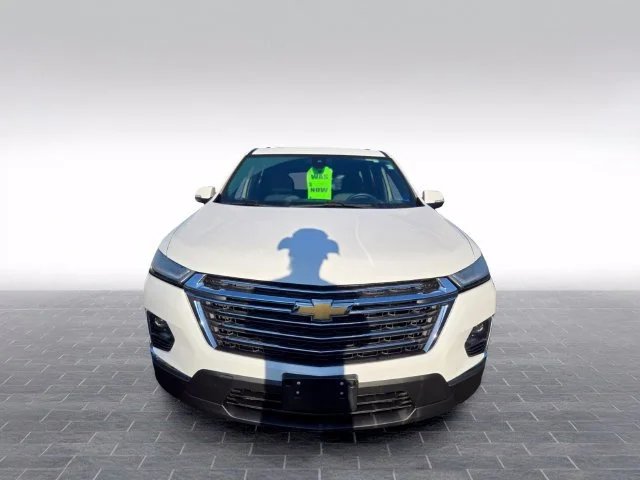 Used 2023 SUMMIT WHITE Chevrolet LT Cloth image 2