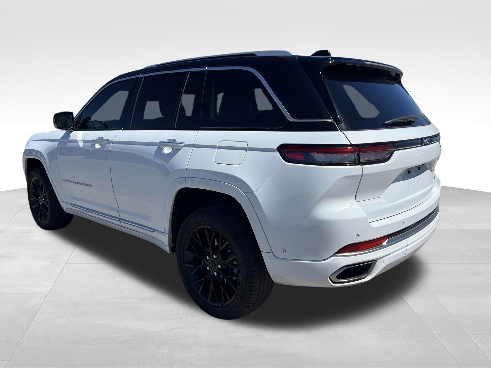 Used 2023 White Jeep Summit image 7