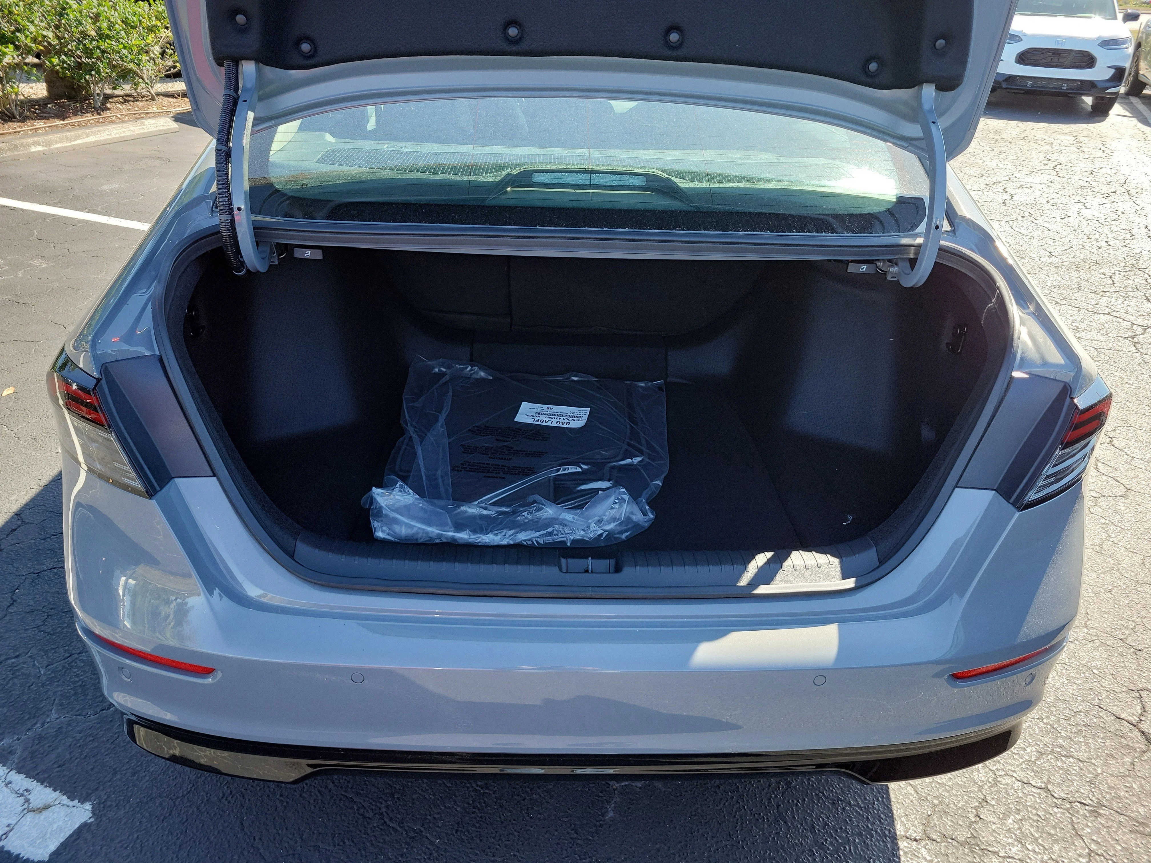 2026 Honda Accord Hybrid Touring - Photo 2