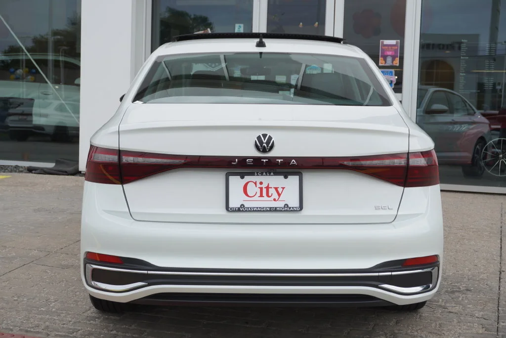 Certified Used 2025 White Volkswagen 1.5T SEL image 13
