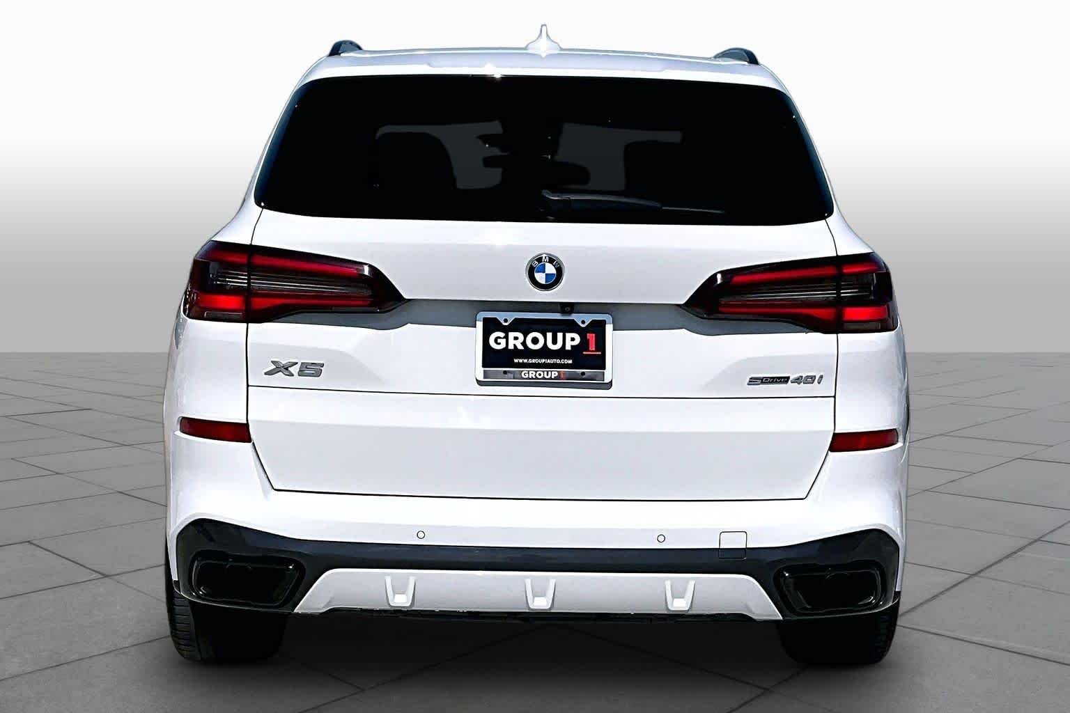 Used 2022 Alpine White BMW sDrive40i image 4