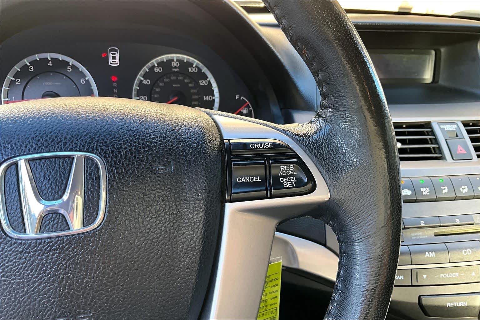 Used 2012 Alabaster Silver Metallic Honda SE image 23