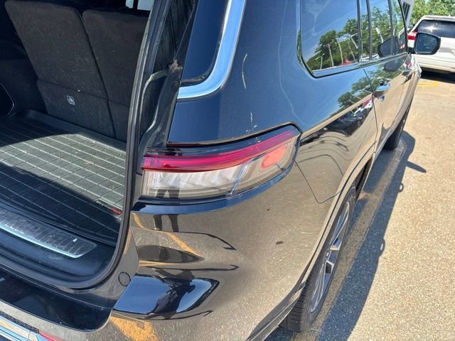 Used 2023 Diamond Black Crystal Pearlcoat Jeep Overland image 8