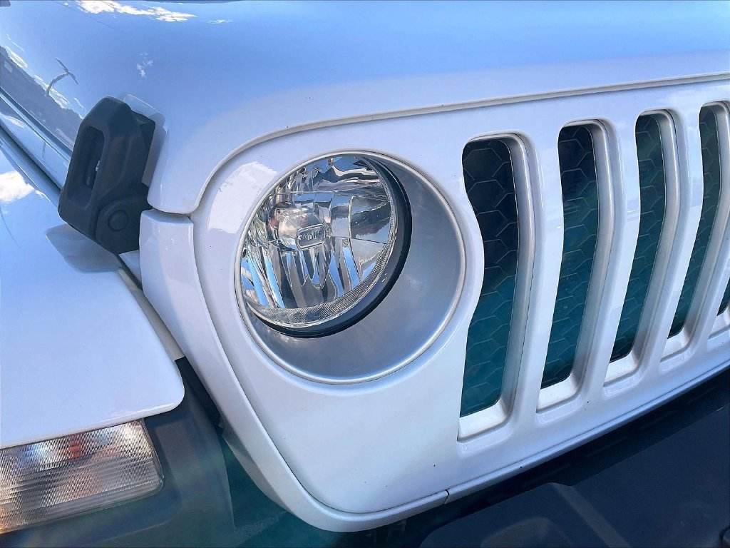 Used 2022 Bright White Clearcoat Jeep Overland image 29