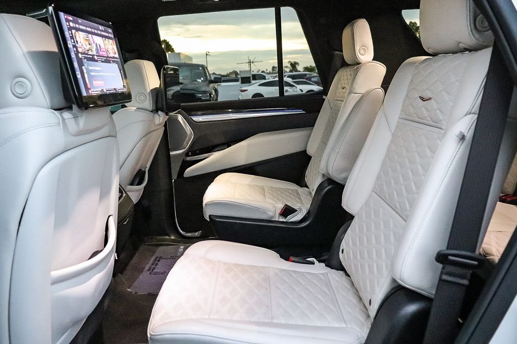 Used 2025 Crystal White Cadillac V-Series image 21
