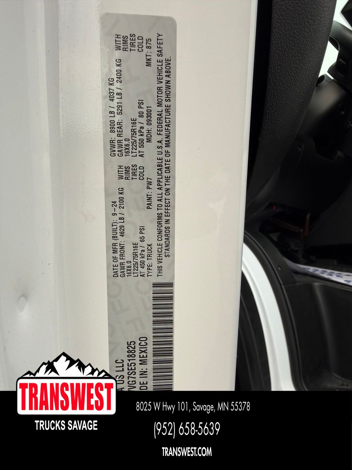Used 2025 White Ram Base image 19