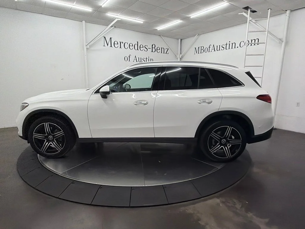 New 2027 White Mercedes-Benz GLC 300 image 4