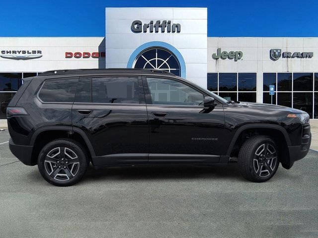 New 2026 Diamond Black Crystal Pearl-Coat Exterior Paint Jeep Limited image 3