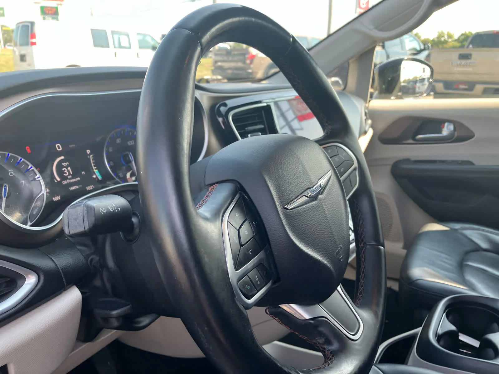 Used 2017 Dark Cordovan Pearlcoat Chrysler Touring-L Plus image 9