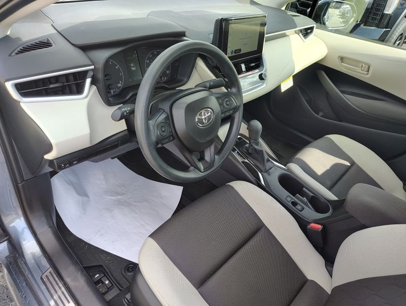 Used 2025  Toyota LE image 10