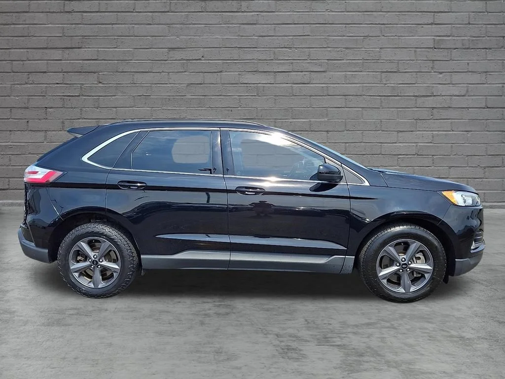 Used 2022 Black Ford SEL image 13