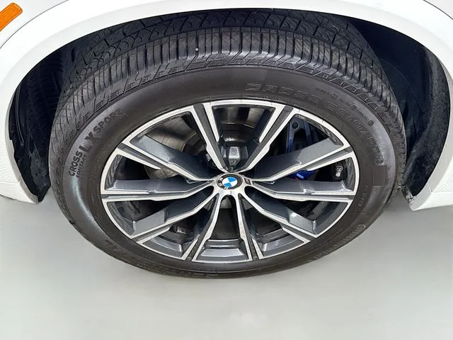 Used 2026 White BMW M60i image 33