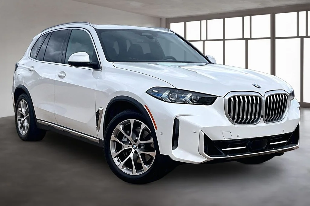 Used 2024 White BMW xDrive40i image 10