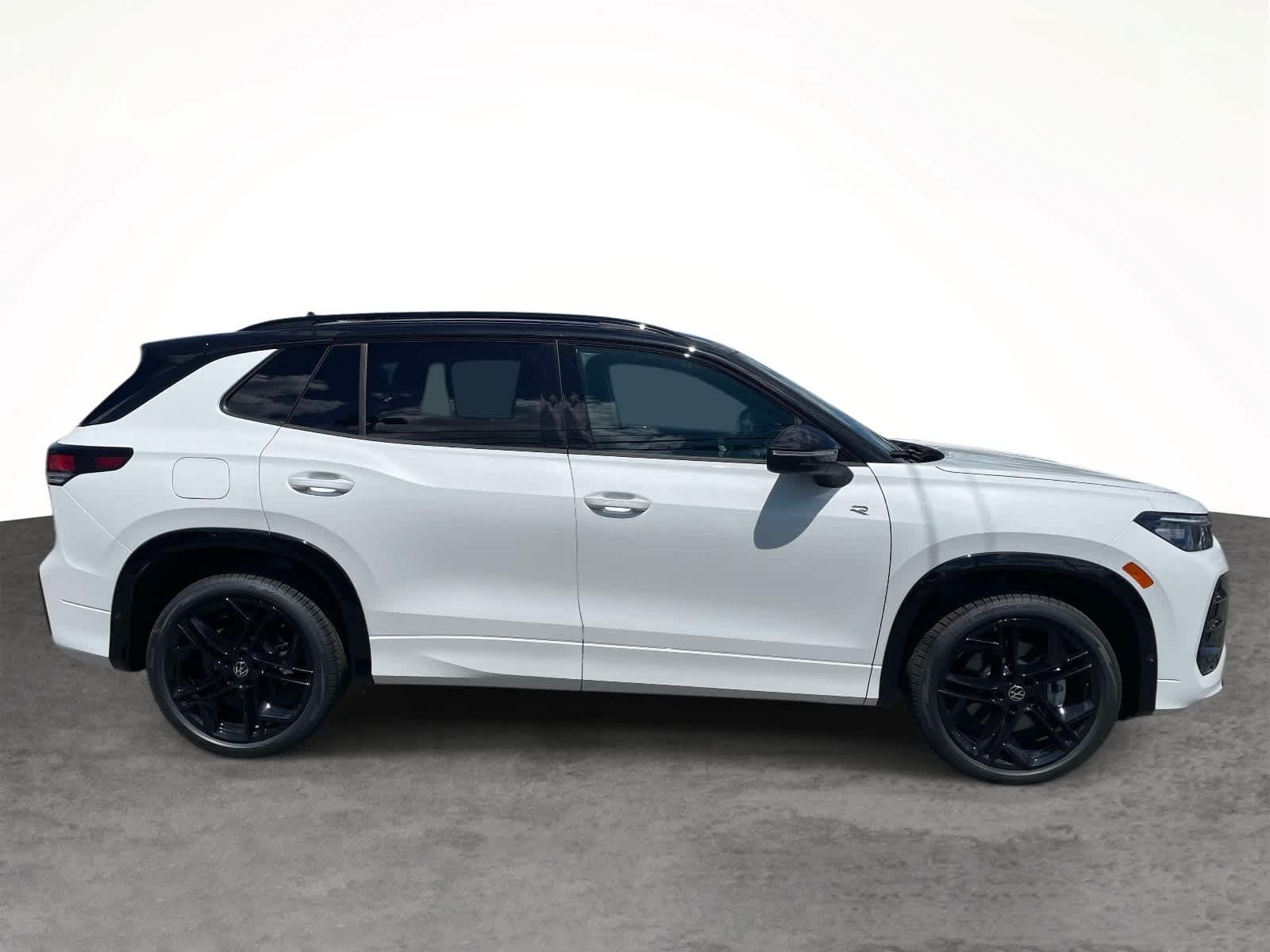 New 2026 Opal White w/Deep Black Roof Volkswagen SE R-Line Black image 7