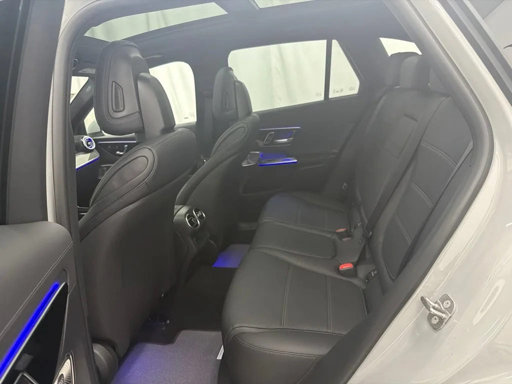 New 2027 White Mercedes-Benz GLC 300 image 21