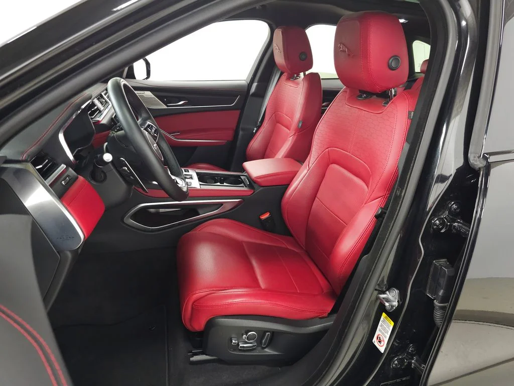 Used 2025 Black Jaguar P400 R-Dynamic S image 19