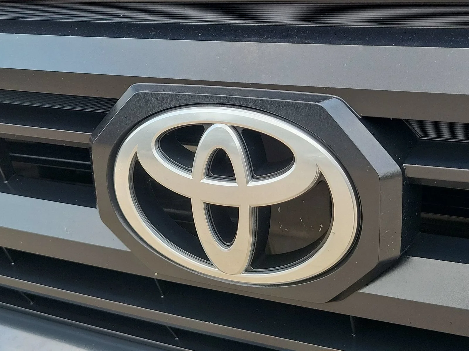 2024 Toyota Tacoma SR - Photo 31