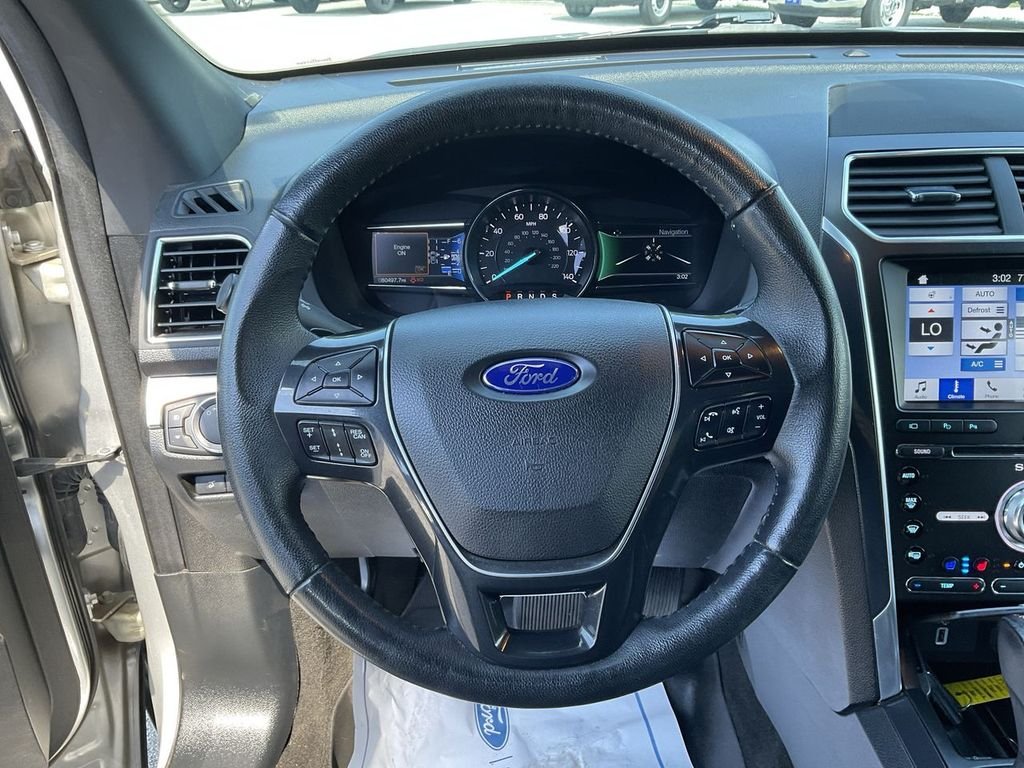 Used 2017 Silver Ford Limited image 20