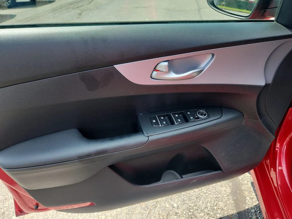 Used 2024 Red Kia LXS image 11