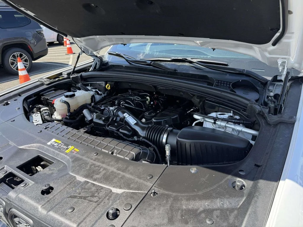 Used 2023 White/off-white Jeep Altitude X image 11