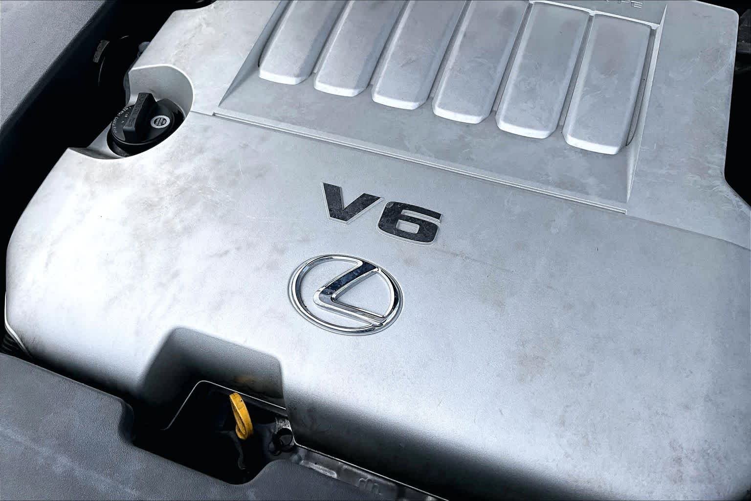 Used 2011 Starfire Pearl Lexus  image 29